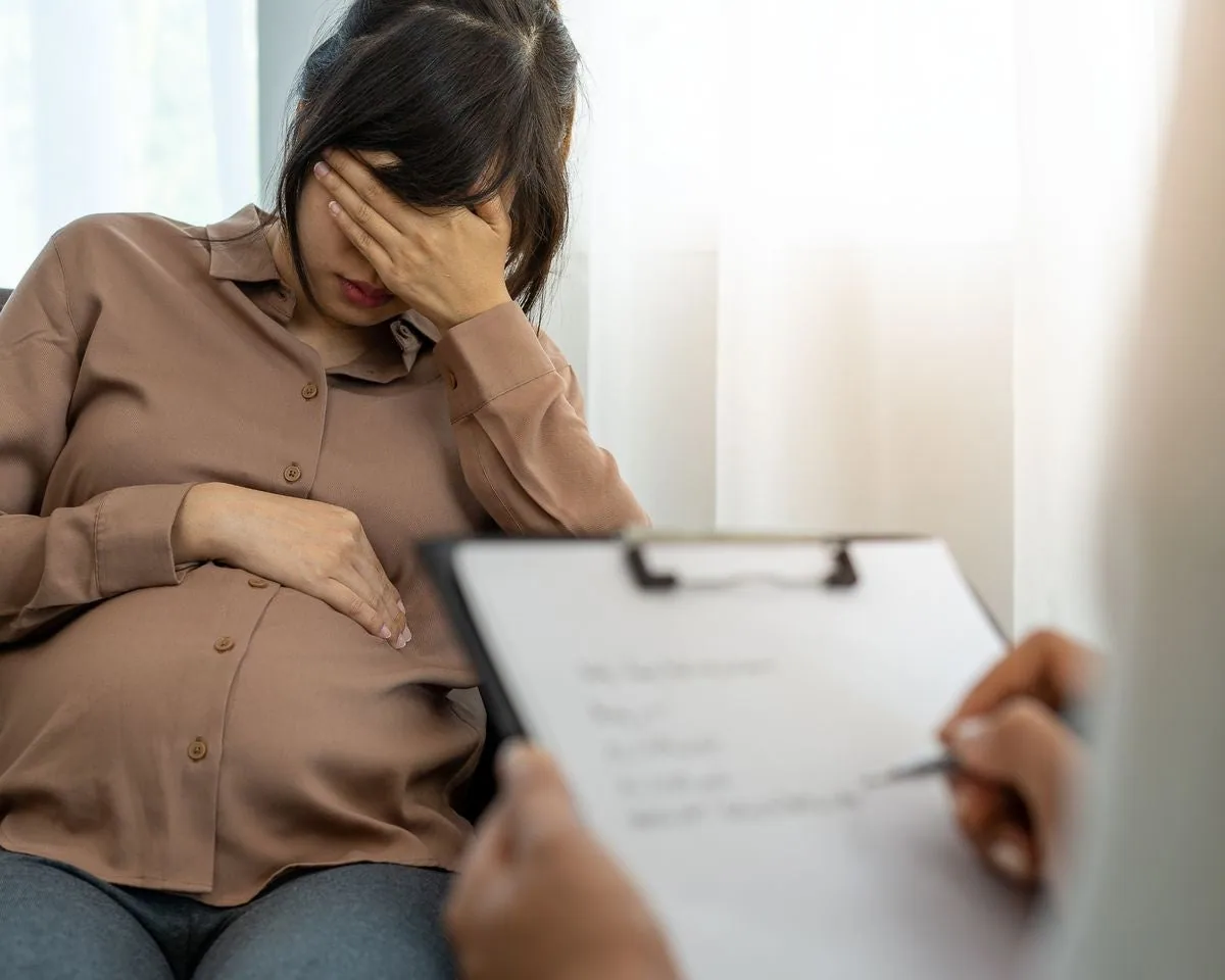 Mẹ bầu căng thẳng 3 tháng đầu làm gì để không ảnh hưởng đến thai nhi?